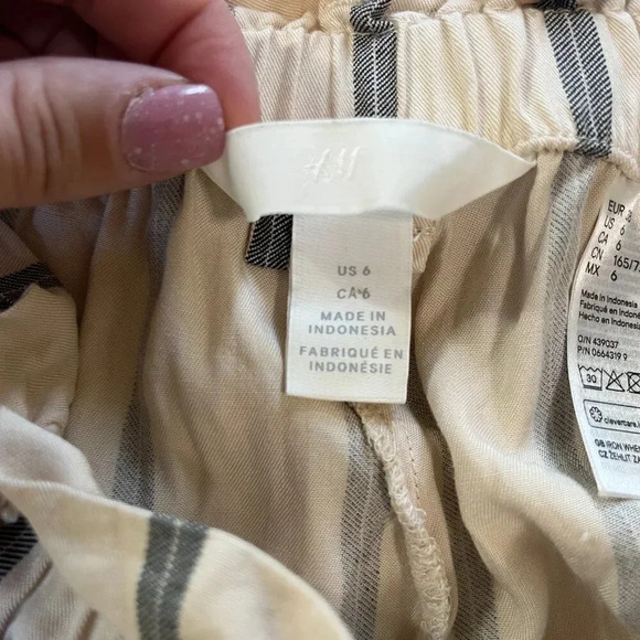 H & M | Women's Cream with Black Stripe High Waist Ruffle Pants | Size 6 - Picture 4 of 7